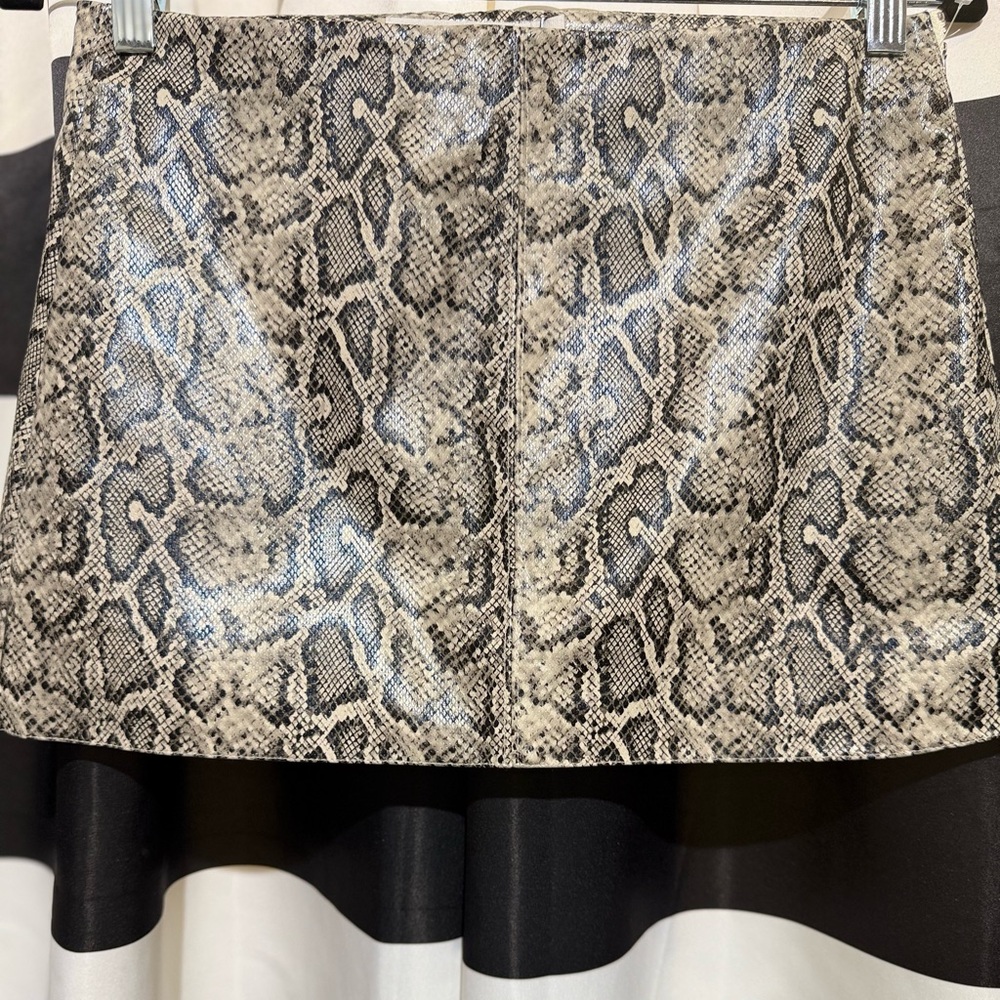 Stylish Snake Print Mini Skirt with side zipper